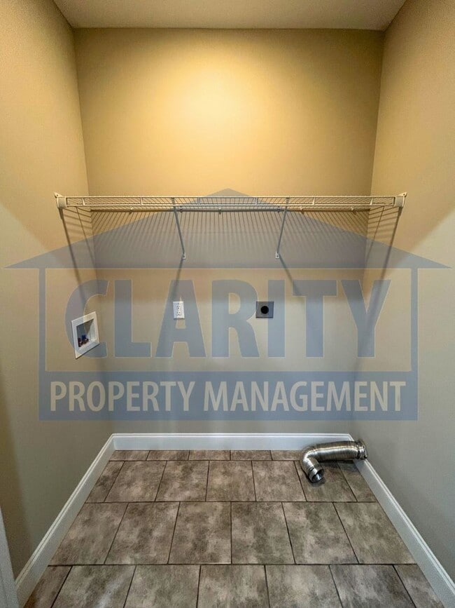 Building Photo - Two bedroom townhome in great, central location!