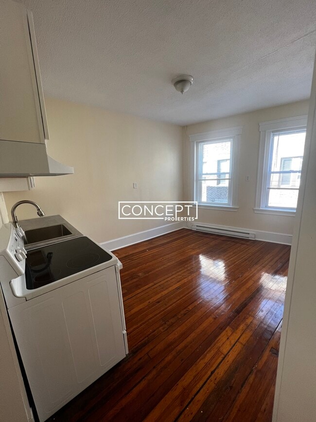 Building Photo - 883 Huntington Ave