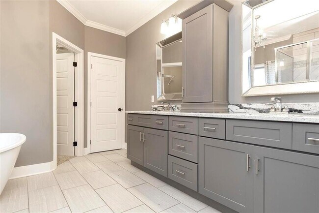 Building Photo - 413 Adalynn Cir