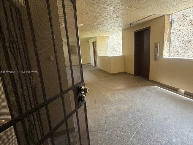 Building Photo - 9150 Fontainebleau Blvd