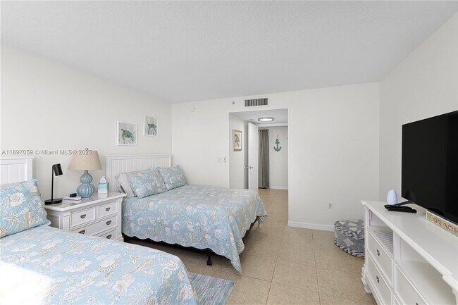 Building Photo - 6917 Collins Ave