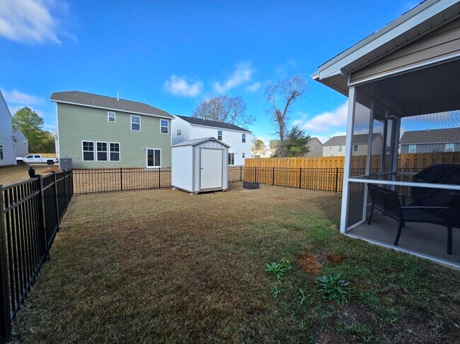 Building Photo - 1762 Camazay Dr