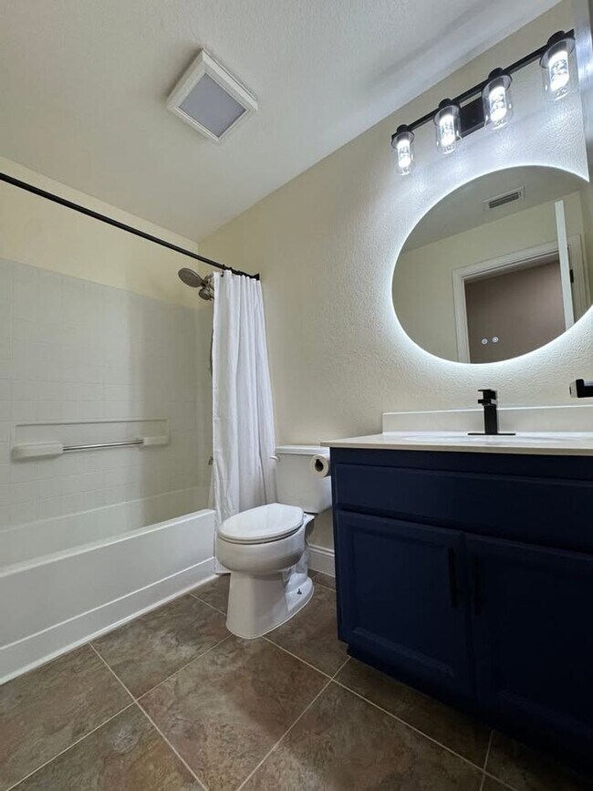 Building Photo - Beautiful home located in a desirable Rose...