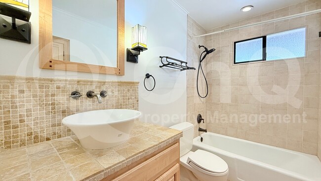 Building Photo - 3821 S Kenwood Ln