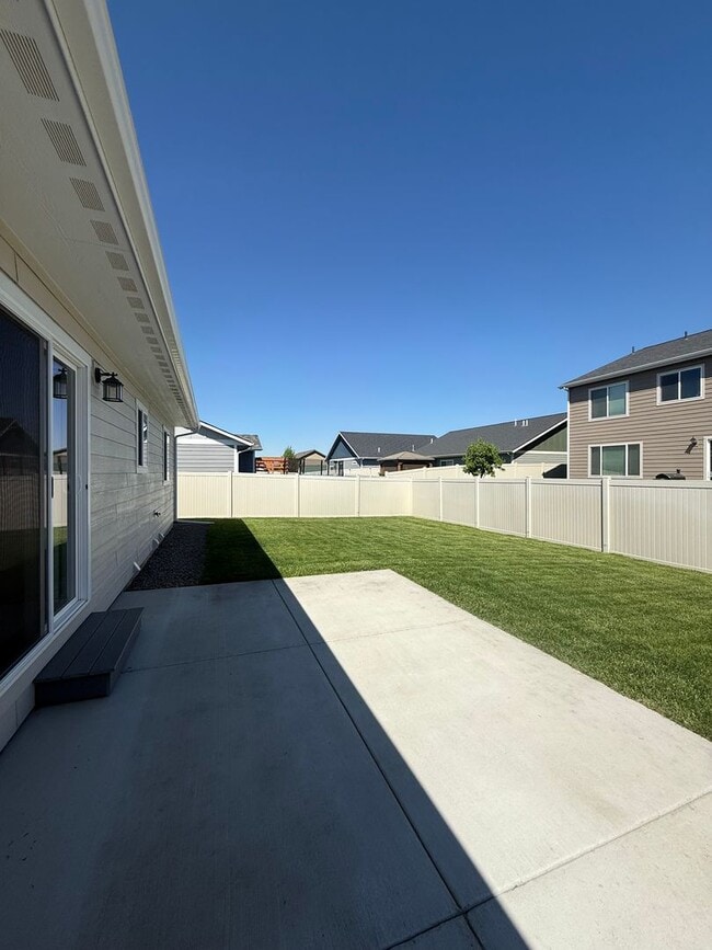 Building Photo - 3 Bedroom, 2 Bathroom Single Family Home!
