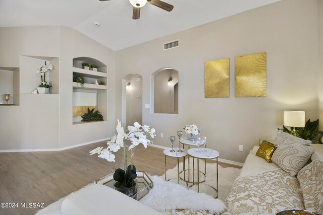 Building Photo - Gorgeous home in Rita Ranch