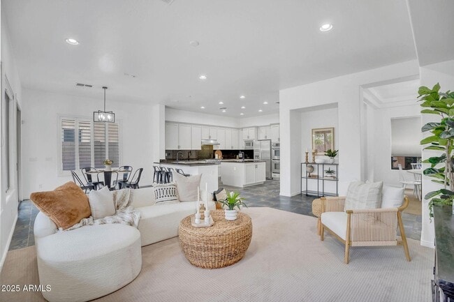 Building Photo - 4756 E Ironhorse Rd