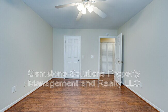 Building Photo - 1705 Granville Rd