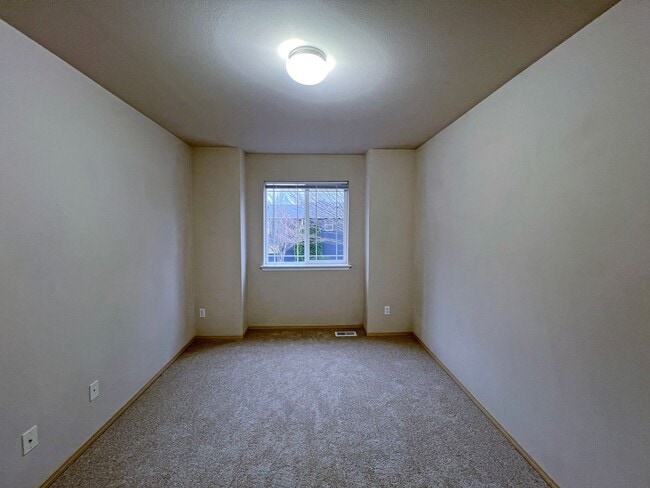 Building Photo - 3 Bedroom  2 Bath Home in Desirable Maple Valley