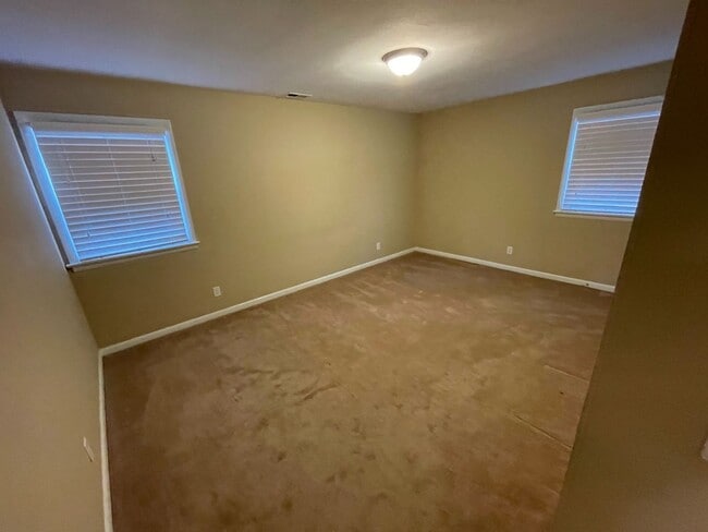 Building Photo - Great Ranch Home in Norfolk