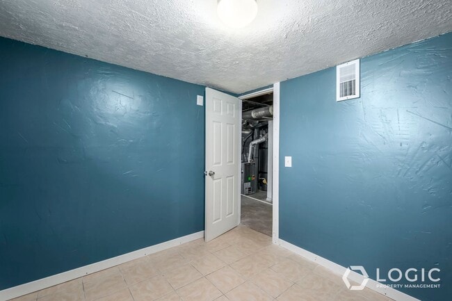 Building Photo - Spacious Home in Ogden!