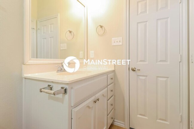 Building Photo - 3 Bedroom Pet-Friendly Home in Fort Worth, TX with Main Street Renewal