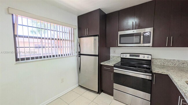 Building Photo - 10865 SW 112th Ave