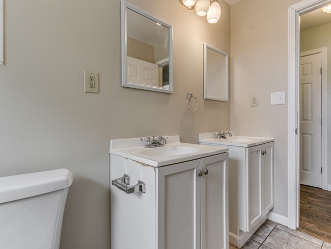 Building Photo - 2609 Mickey Rd