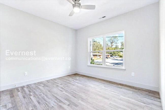 Building Photo - 1617 Roanoke Ave