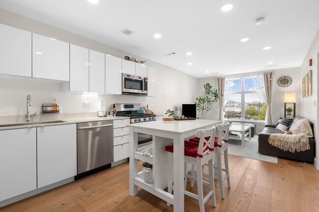 Building Photo - 248 Meridian St