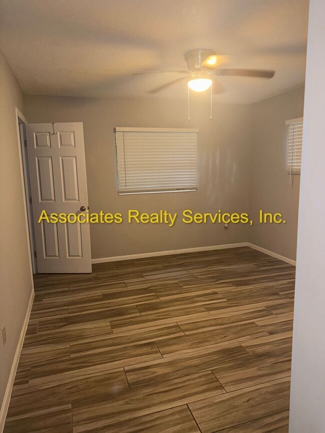 Building Photo - Three bedroom, two bath - 1720 Sq. ft., Acre lot