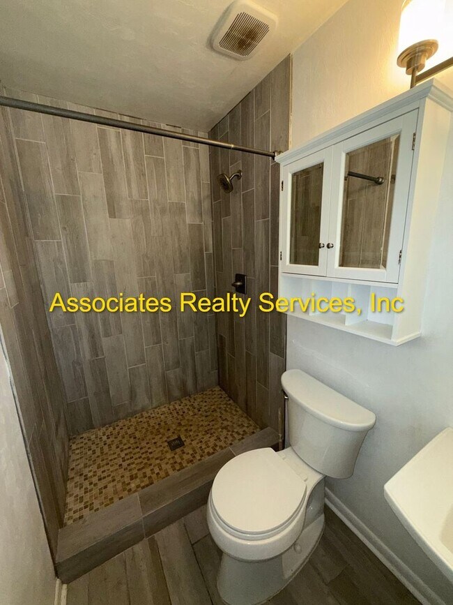 Building Photo - COMING SOON!!! Beautiful 4bed/3bath Corner Lot in Suburban Heights