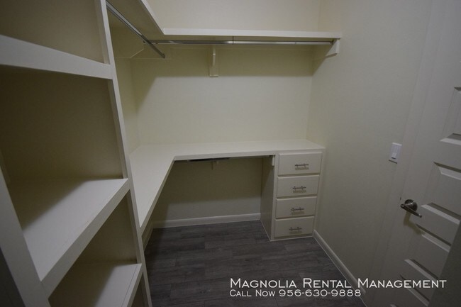 Building Photo - Medical Ridge Apartments