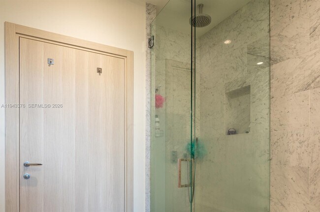 Building Photo - 1000 Brickell Plaza