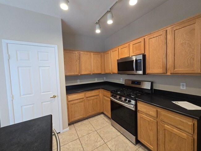 Building Photo - A Fabulous 3 Bedroom Townhouse close to NA...