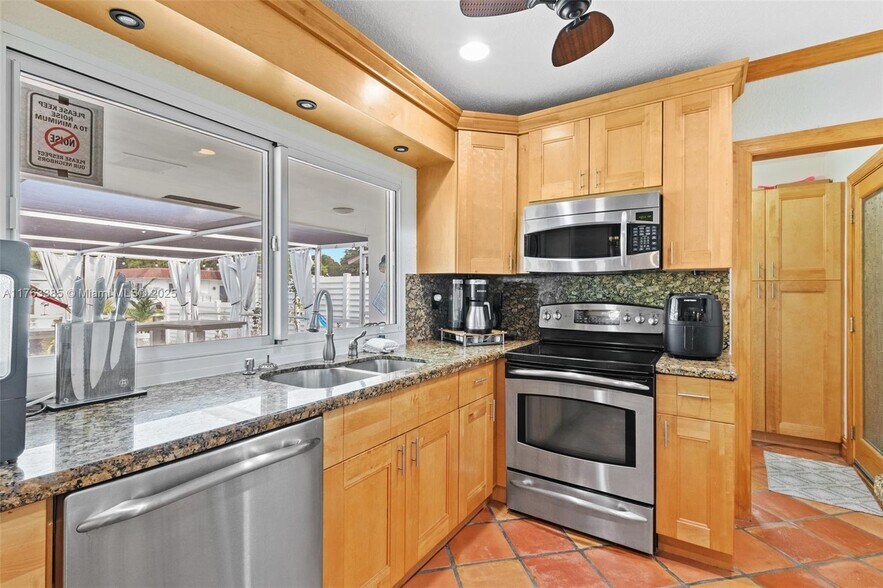 Building Photo - 1424 Nautilus Is