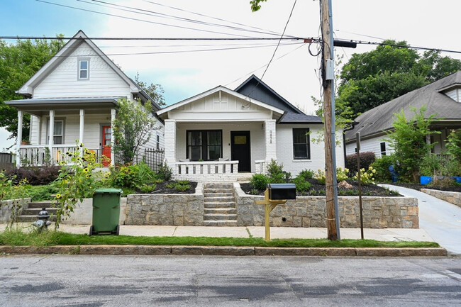 Building Photo - 982 Wylie St SE