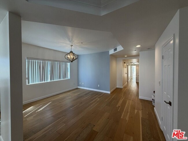 Building Photo - 1247 Barry Ave