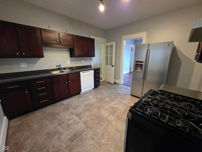 Building Photo - 5030 E New York St