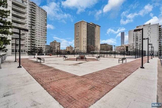 Building Photo - 2100 Linwood Ave