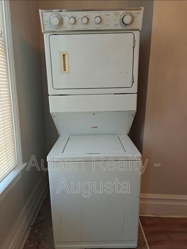 Building Photo - 410 4th St