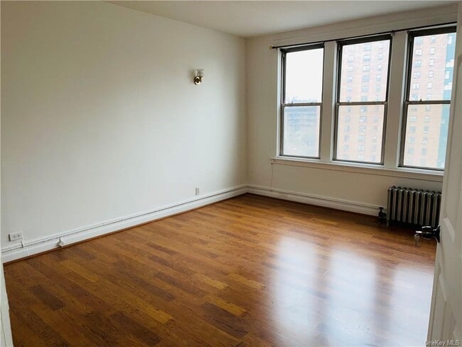 Building Photo - 1366 Clay Ave