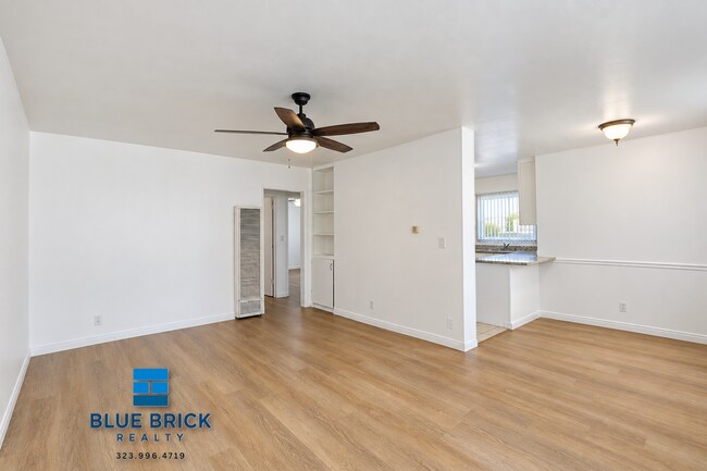 Building Photo - 12805 Vanowen St