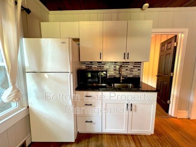 Building Photo - 613 Charlotte Ave