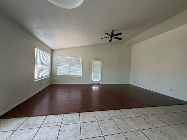 Building Photo - 15435 S 44th Way