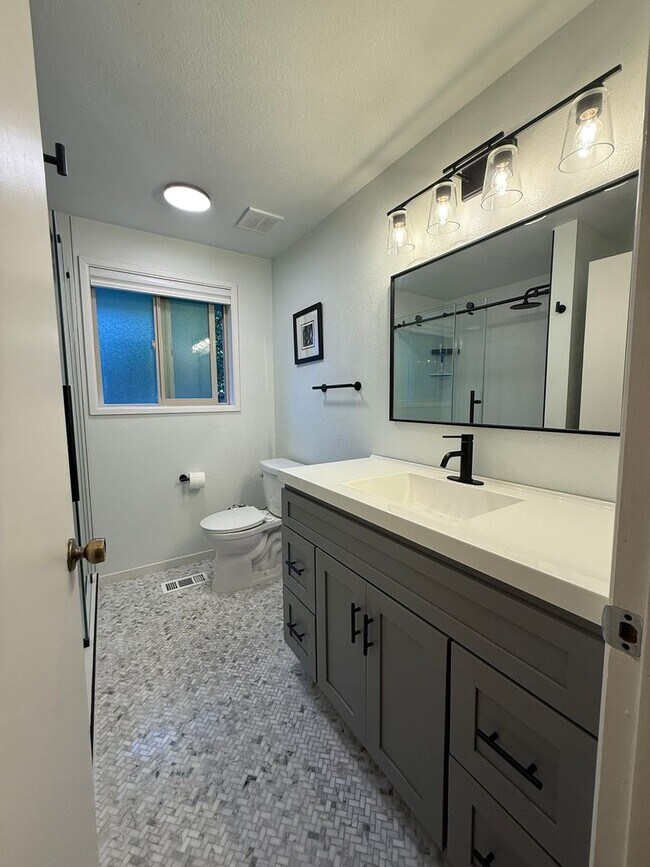 Building Photo - Pet Friendly Home with Pool Access!