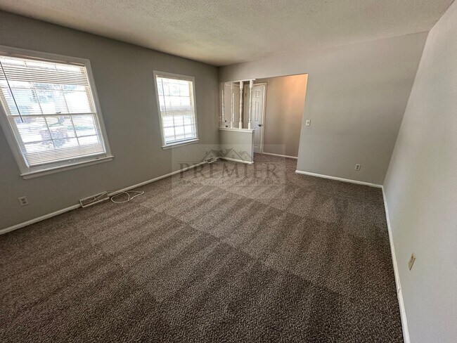Building Photo - 4 bd/1.5 ba  house Rent $1475 -11808 Small...