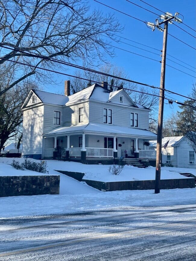 Building Photo - 512 W Front St