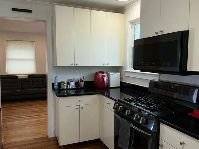 Building Photo - Fully remodeled 4BR 2.5BA colonial in 4 corners area of Silver Spring