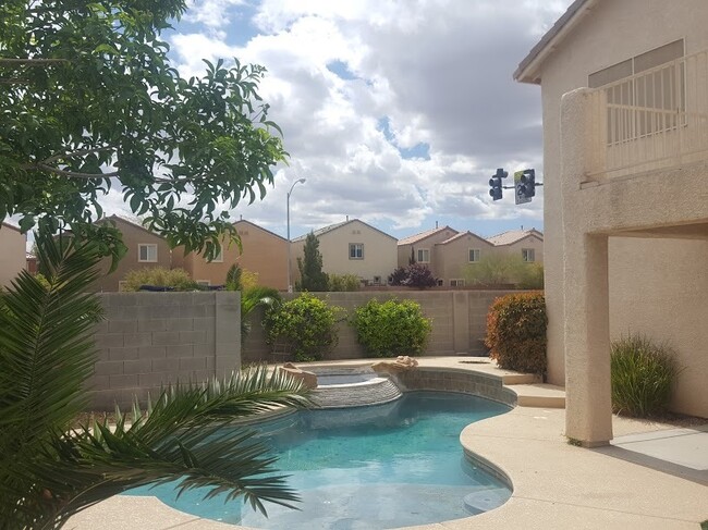 Building Photo - Spacious Two-Story Home with Pool!