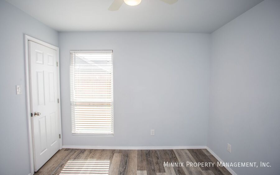 Building Photo - 1302 N Dover Ave