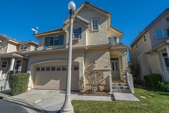 Building Photo - Charming 3-Bedroom Home with Large Loft or Alternate 4th Bedroom!