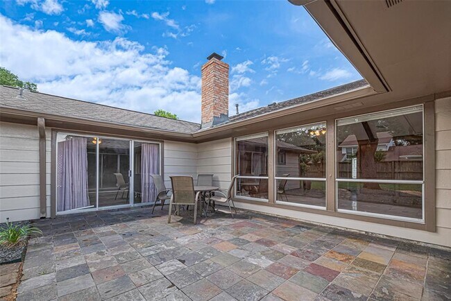 Building Photo - 14911 Sun Harbor Dr