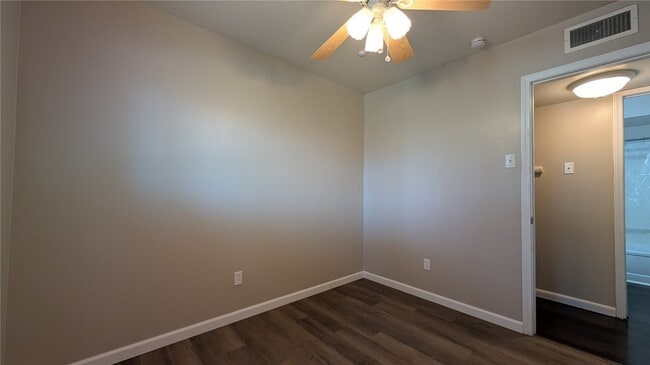 Building Photo - 303 Eggering Dr