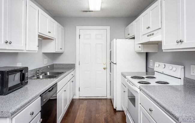 Building Photo - " 2-Bed Duplex on Large Lot- Off Street Parking"