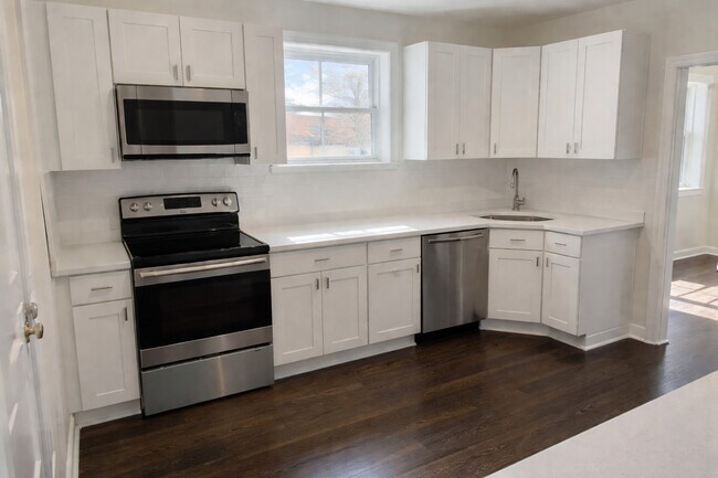 Building Photo - 6509 N Artesian Ave