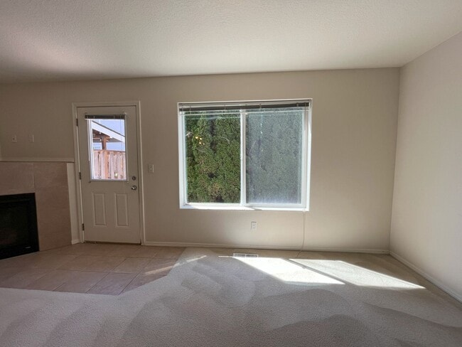 Building Photo - Welcome to this charming 3-bedroom, 3-bathroom home in Forest Grove!