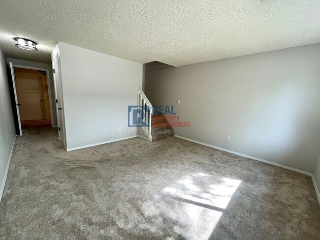 Building Photo - 2229 Villa Rosa Dr