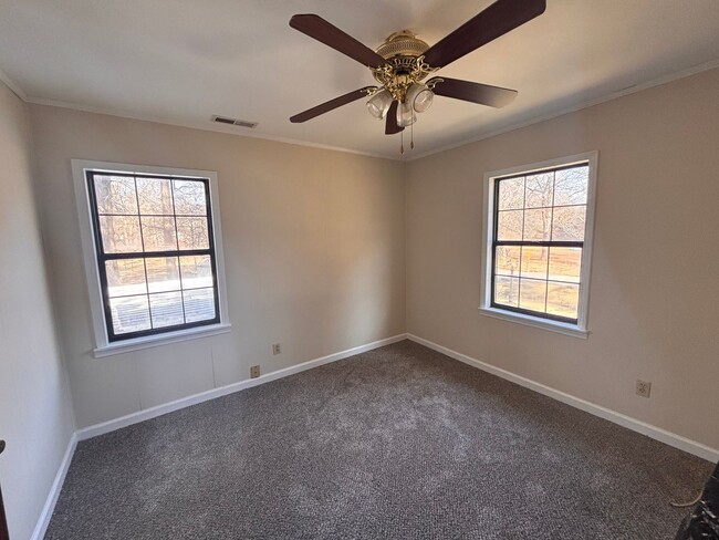 Building Photo - 3 Bedrooms- 1 Bathroom- House in Coosa!