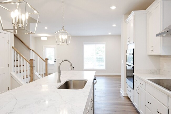 Building Photo - Dog-Friendly Townhome in Desirable Belvedere Community